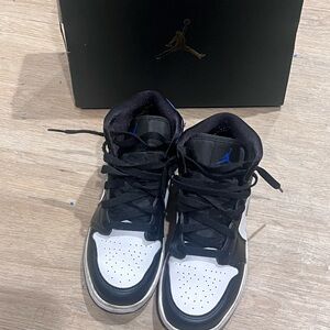 Jordan Mid’s size 4Y